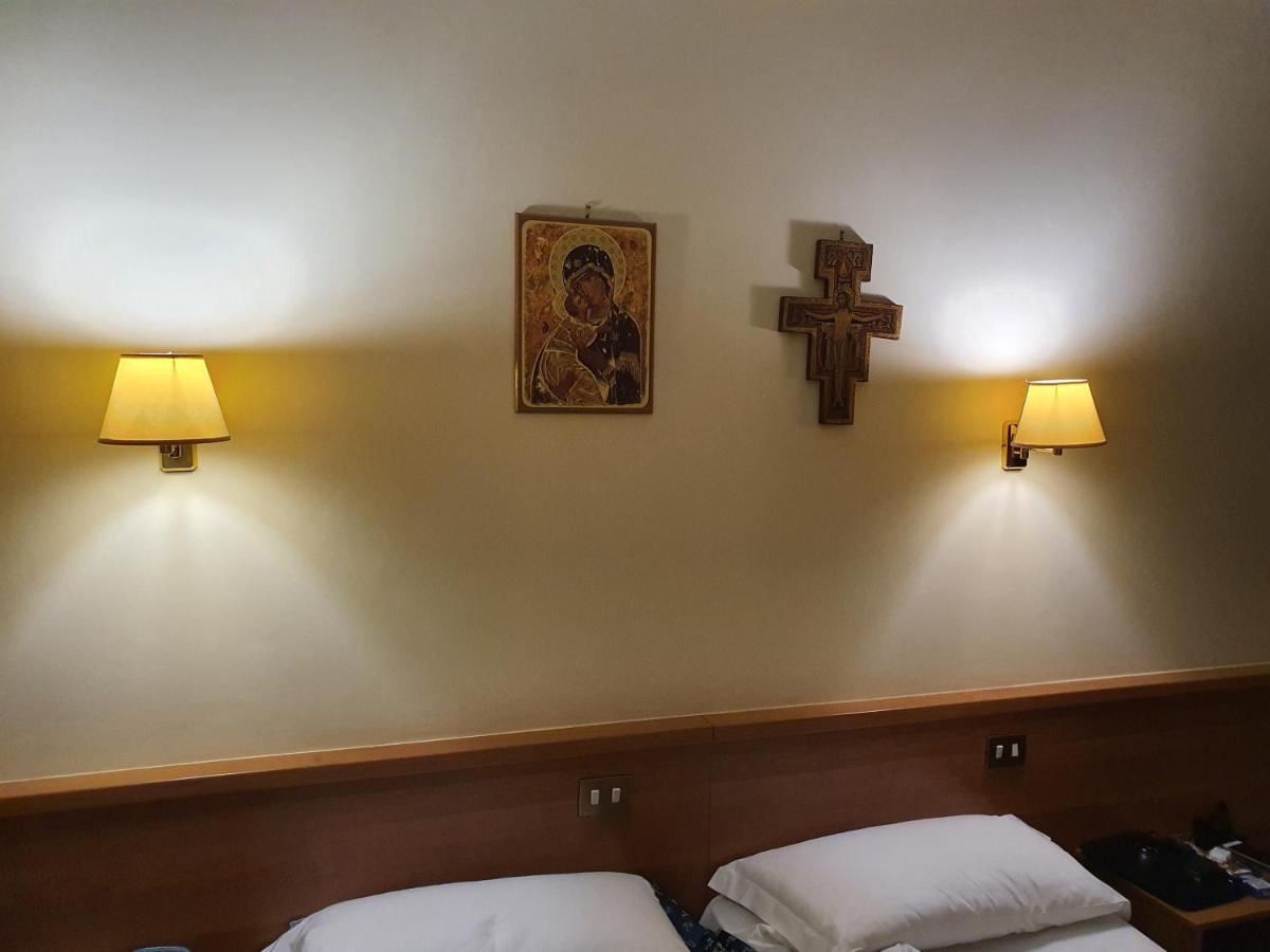 Suore Concezioniste Missionarie - Carmen Salles Roma Bed and Breakfast Exteriör bild
