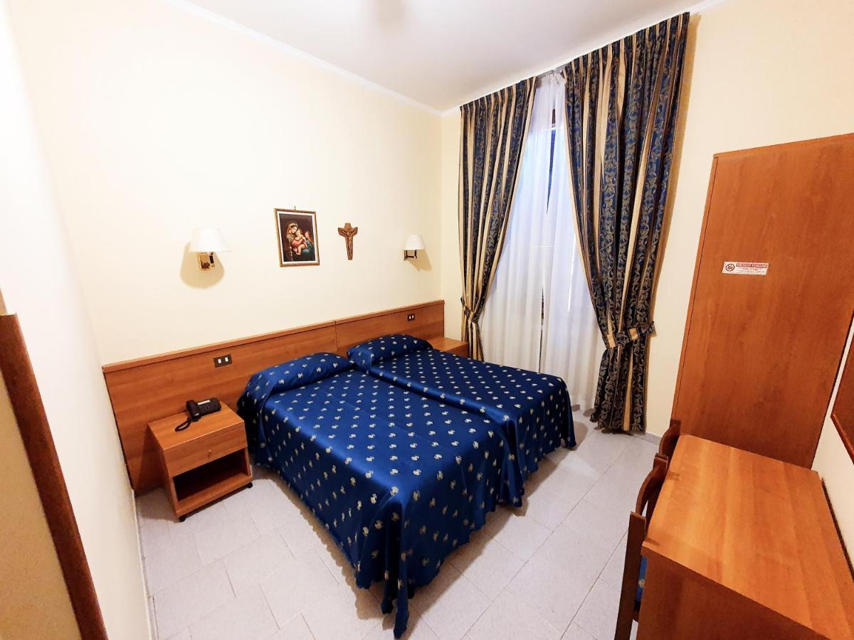 Suore Concezioniste Missionarie - Carmen Salles Roma Bed and Breakfast Exteriör bild