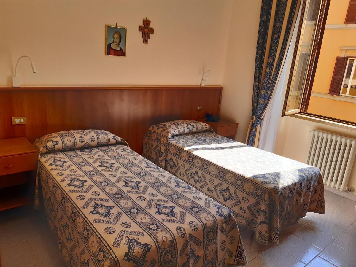 Suore Concezioniste Missionarie - Carmen Salles Roma Bed and Breakfast Exteriör bild