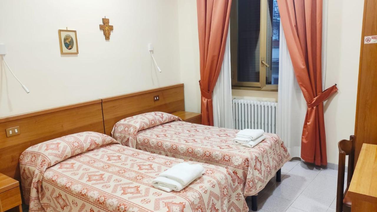Suore Concezioniste Missionarie - Carmen Salles Roma Bed and Breakfast Exteriör bild